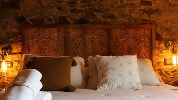 Kahden hengen huone, näköala puutarhaan | Ylelliset vuodevaatteet, memory foam -patjalliset sängyt