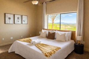 7 bedrooms, desk, iron/ironing board, travel cot