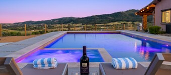 Villa Encanto- Year Round HEATED Pool & Spa, VIEWS, Outdoor Oasis