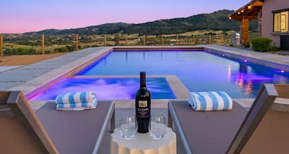 Villa Encanto- Year Round HEATED Pool & Spa, VIEWS, Outdoor Oasis