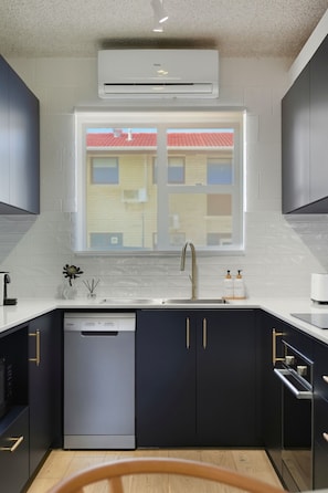 Fridge, oven, stovetop, dishwasher - Belle Escapes - Coral Drift Retreat (West Beach)