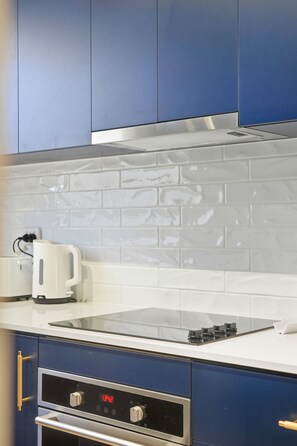 Fridge, oven, stovetop, dishwasher - Belle Escapes - Coral Drift Retreat (West Beach)