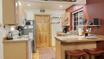 Chalet rustique Supérieur, patio | Cuisine privée | Cafetière-théière