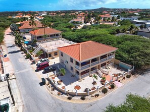 Exterior - Condo with pool, walking distance to the beach, restaurants and Ritz Carlton  (Palm Beach)