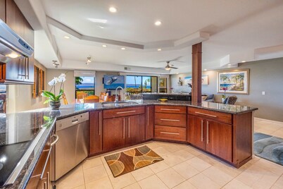 Ocean View Kaanapali Condo w 2 Lanais Loft AC Pool Walk to Beach