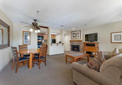Christmas week at Tahoe Ridge Crest Ski/Out 1Bd/1Bath/Kitchen sleeps 4