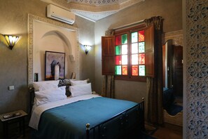 標準雙人房 | 房內夾萬、熨斗/熨衫板、免費 Wi-Fi