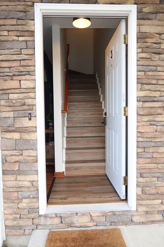 NEW! 2-bedroom townhome- 0.3 miles from I-81