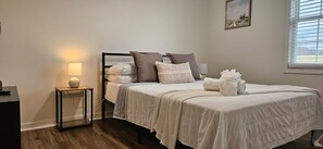 2 bedrooms, WiFi, bed sheets - NEW! 2-bedroom townhome- 0.3 miles from I-81 (Glade Spring)