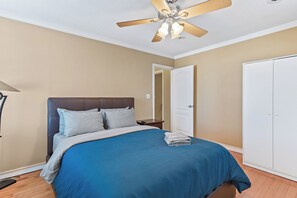 1 chambre, fer et planche à repasser, accès Internet, draps fournis