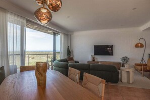 Living area - Fuller Holidays - Lighthouse Views - Milne St, Byron (Byron)