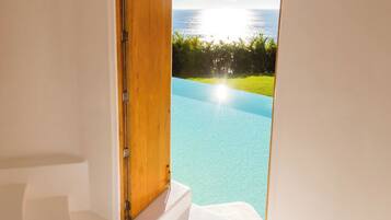 Luxury Villa, 6 Bedrooms | In-room safe, desk, blackout drapes, free WiFi