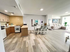 Departamento, 2 habitaciones, balcón, vista al océano | Interior
