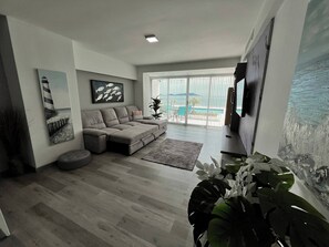 Apartment, 2 Bedrooms, Balcony, Ocean View | Living room | Books - Exclusive Apartment in Calzada de Amador (Panama City)