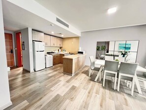 Apartment, 2 Bedrooms, Balcony, Ocean View | Dining - Exclusive Apartment in Calzada de Amador (Panama City)
