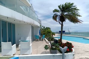 Departamento, 2 habitaciones, balcón, vista al océano | Alberca | Alberca al aire libre 
