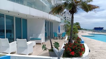 Căn hộ, 2 phòng ngủ, ban công, quang cảnh biển | Hồ bơi | Hồ bơi ngoài trời