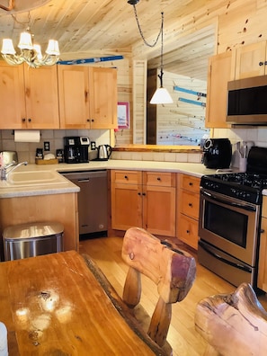 Private kitchen - Marvelous 4-bedroom cabin in Fairplay-Perfect for your getaway (Fairplay)