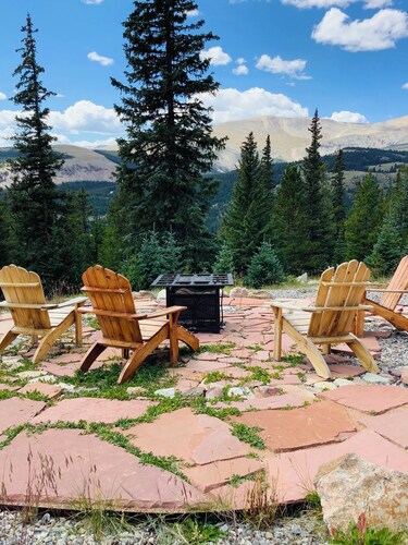 Marvelous 4-bedroom cabin in Fairplay-Perfect for your getaway