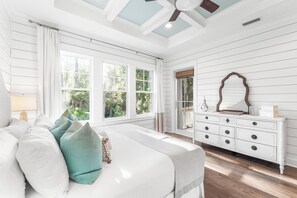 4 bedrooms, desk, iron/ironing board, free WiFi - Luxury Meets Location - Exclusive WaterColor Access, 6-Seater Cart, Bikes & Easy Access to Seaside! (Santa Rosa Beach)