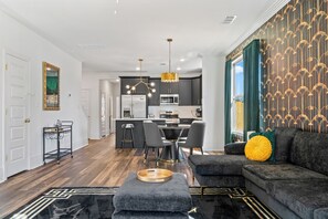 Interior - Relaxing Contemporary Duplex Stay (Memphis)