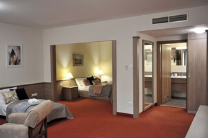 Suite | Wifi gratis, ropa de cama, accesible en silla de ruedas