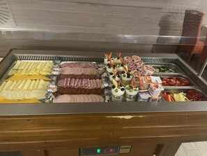 Free daily buffet breakfast