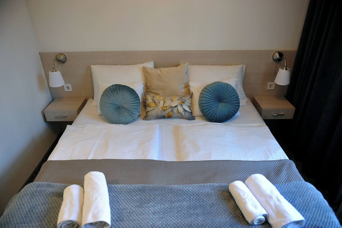 Standard Double or Twin Room, City View | Bathroom