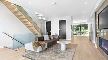 Luxury Townhome, City View | Interior