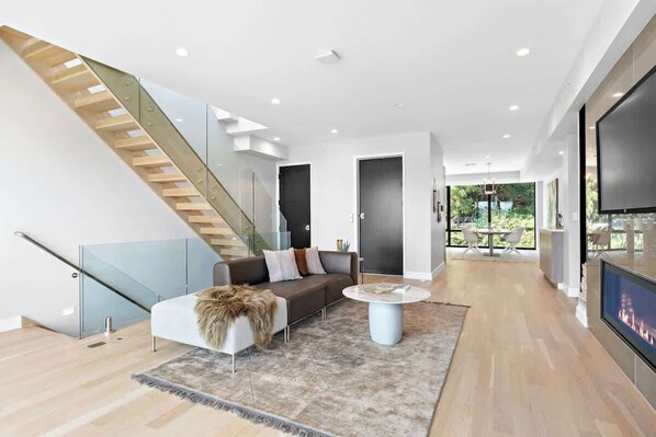 Luxury Townhome, City View | Interior