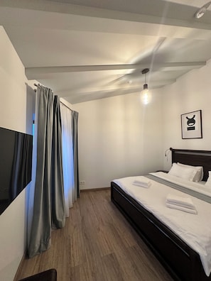 Chambre double, vue sur le jardin | Système d’insonorisation, accès au Wi-Fi (inclus)