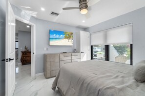 4 bedrooms, iron/ironing board, free WiFi, bed sheets - Sleek 4BR Beach House • Pool, Spa & Near Beach (Naples)