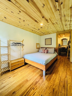 Bügeleisen/Bügelbrett, kostenloses WLAN, Bettwäsche