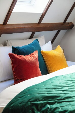 2 bedrooms, desk, iron/ironing board, travel cot - COVENT GARDEN! Walk 2 Leicester Square,Trafagal Square,SOHO (London)