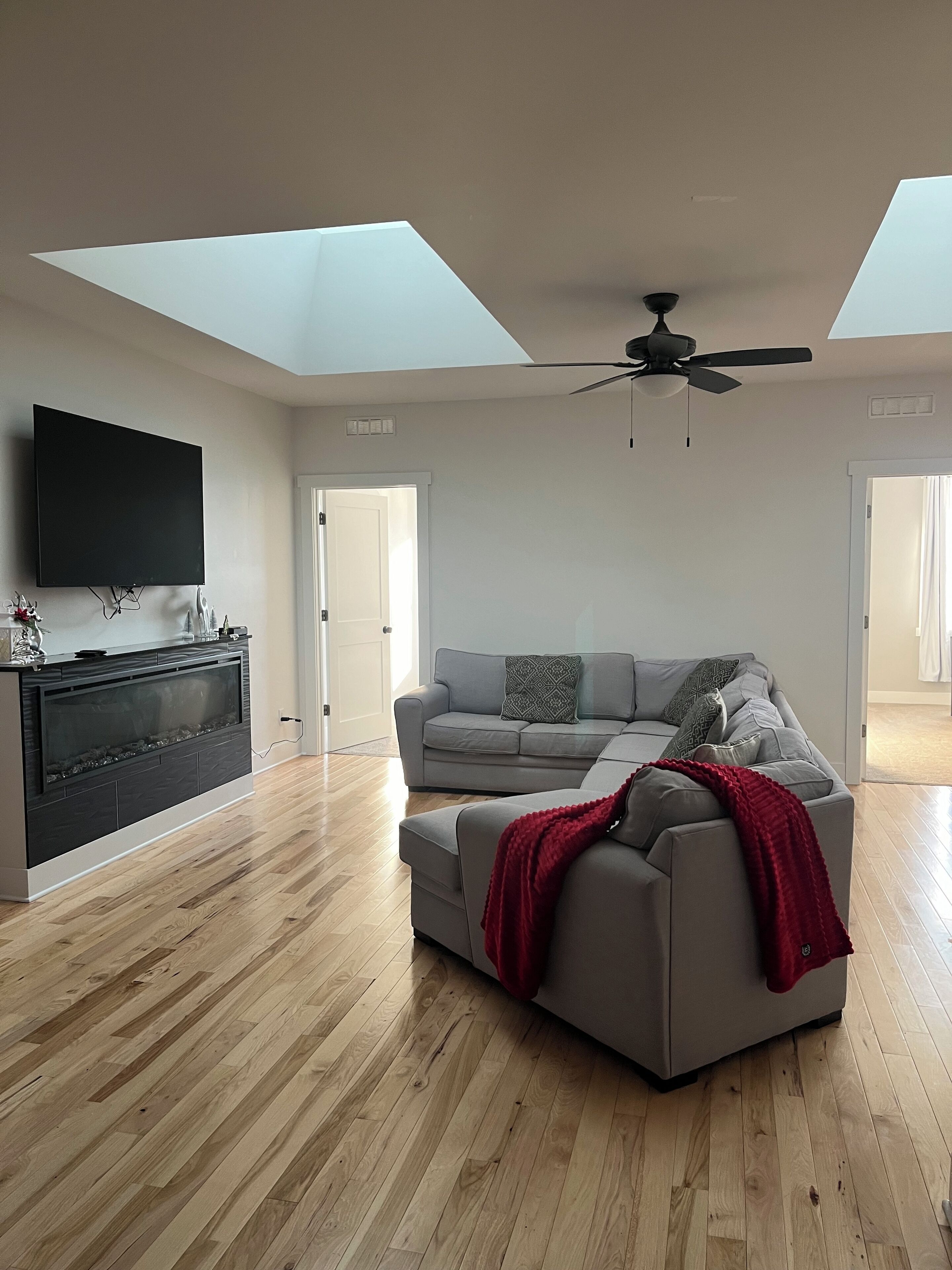 Télévision, cheminée