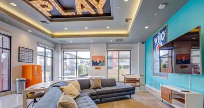 Stylish 1-bedroom loft near Lake Washington with game and fitness rooms