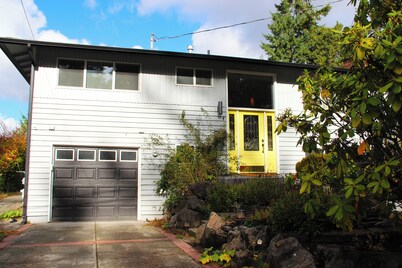 Charming 2-bedroom 1-bath, large living room, fenced yard, with private entrance