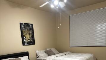 Iron/ironing board, WiFi