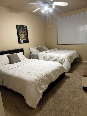 2 slaapkamers, een strijkplank/strijkijzer, wifi