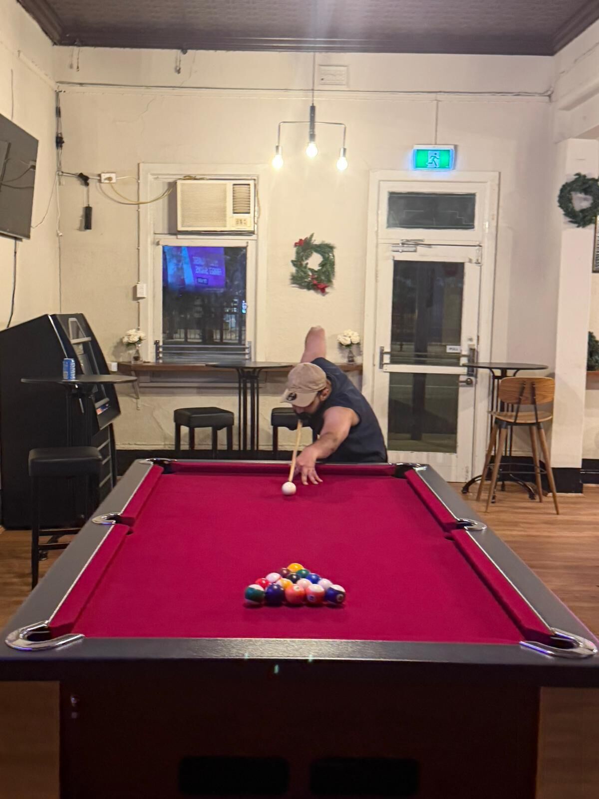 Serves lunch, dinner, and happy hour