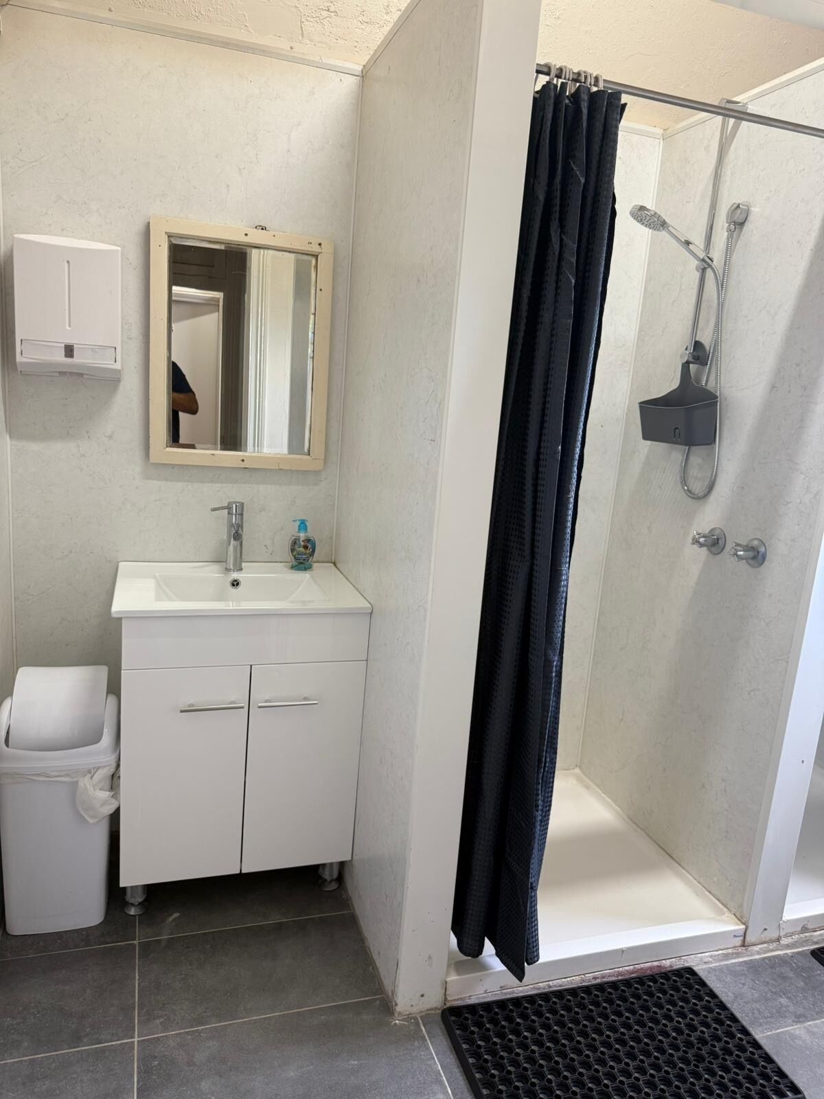 Quarto família, 1 quarto | Pia do banheiro