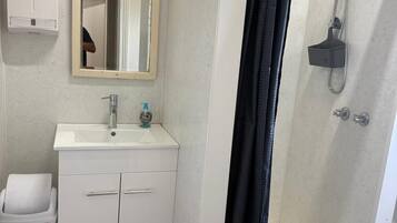 Familienzimmer, 1 Schlafzimmer | Waschbecken im Bad