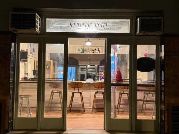 Tarjolla lounas, illallinen ja happy hour