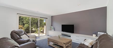 Una Smart TV, libros