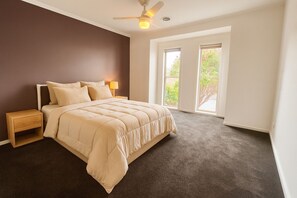 Room - Peaceful, cosy villa, luxury linen, short walk to Golf Club and Lake Hamilton. (Hamilton)