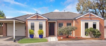 Blue Bird Villa - Hamilton. 