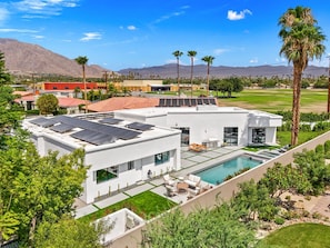 House | 5 bedrooms, Internet - The Lighthouse- Monthly 4 bd 4 bth Pool Spa (Palm Springs)