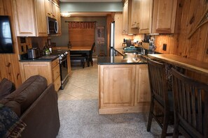 Fridge, microwave, oven, stovetop - Stemwinder #8:3 Bedroom/3.5 Bath Slopeside (Snowshoe)