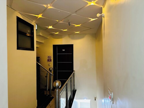 Grover international hotel