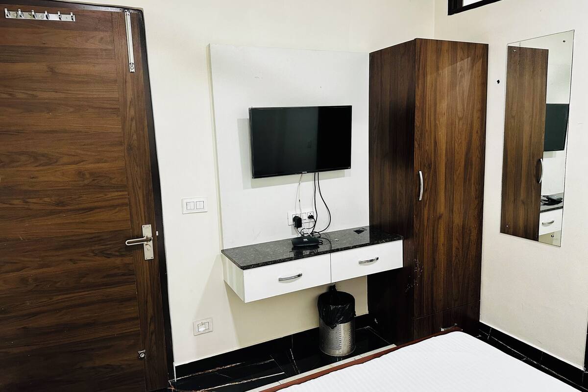 Tweepersoonskamer, uitzicht op stad